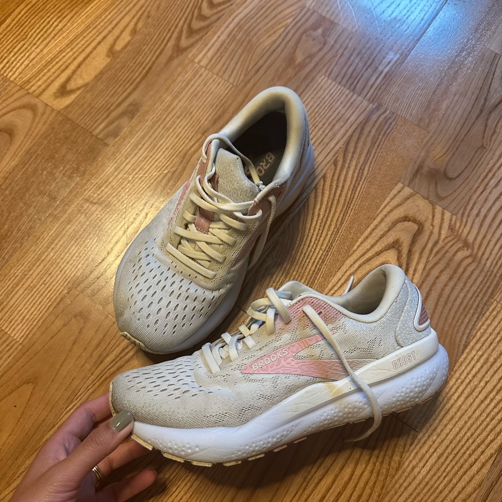 Brooks Ghost 16 womens size 7.5 shoes